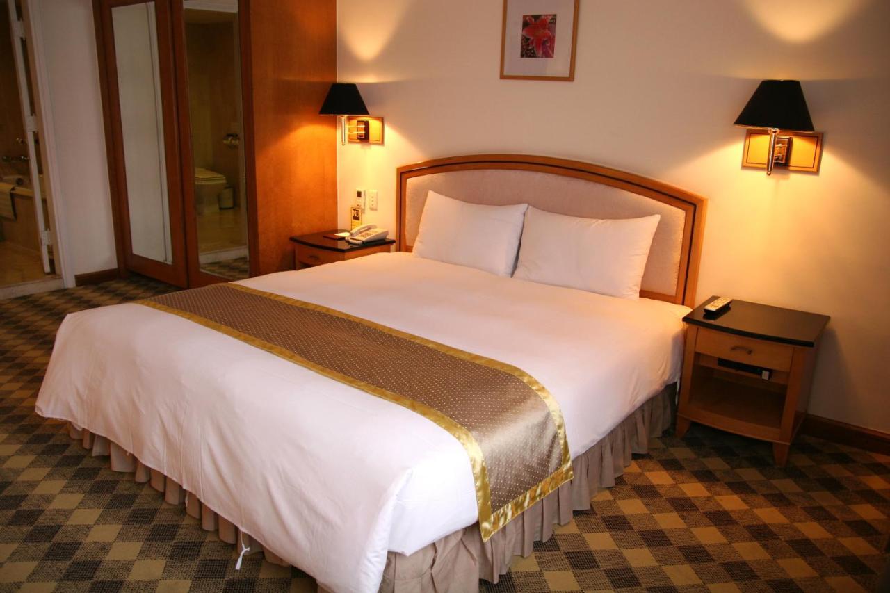 Hometel Hotel גאושיונג מראה חיצוני תמונה